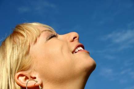 Five Personality Traits of Super Happy People | YourDictionary Slideshow